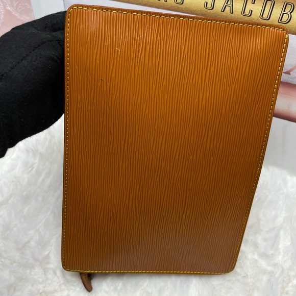 LOUIS VUITTON-A20964 HommeCipango Gold Epi Clutch - Picture 5 of 12